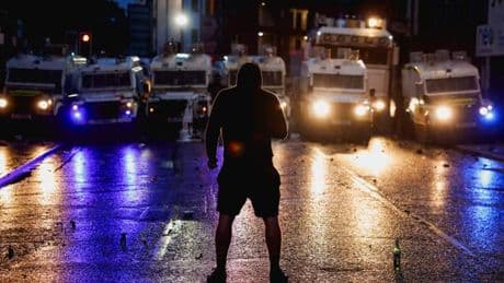 Émeutes en Irlande du Nord : “C’est contre Londres qu’on est dans la rue”