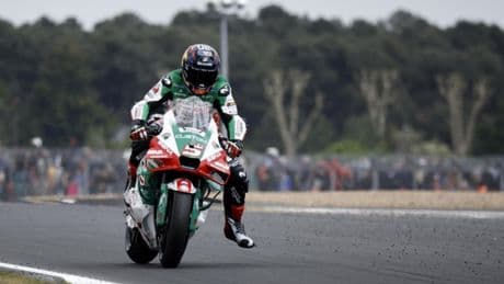Zarco gana la carrera más loca, con Marc Márquez más líder