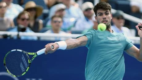 Alcaraz sobrevive a Rublev y Sabalenka cae ante Rybakina y se despide del título de campeona