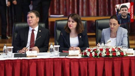 CHP, yeni çözüm süreci komisyonunun adına eklenen ‘demokrasi’ ifadesine vurgu yapıyor: 'Anayasa tamamen tartışmaya kapalı'