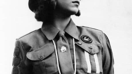 La notte in cui Elisabetta ballò la conga. Carlo III ricorda sua madre al VE Day