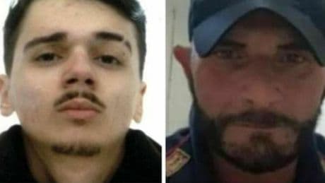 Ispettore ucciso dal figliastro, la lite per un pappagallo volato via. Il poliziotto: «Hai lasciato le finestre aperte». Poi le coltellate