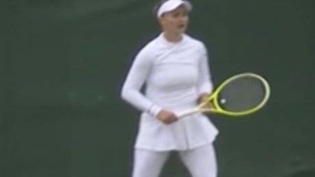 Wimbledon champion turns heads with surprise fashion choice despite SW19 weather