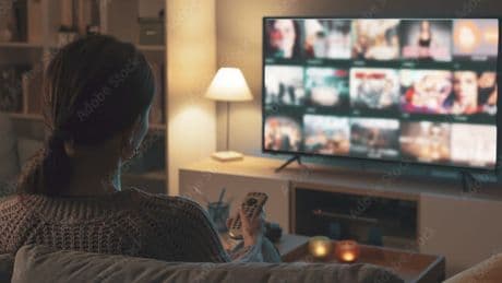 La Tv rallenta insidiata dai social, tengono informazione e on demand