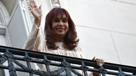 Argentiniens Ex-Präsidentin Kirchner darf Haftstrafe im Hausarrest absitzen