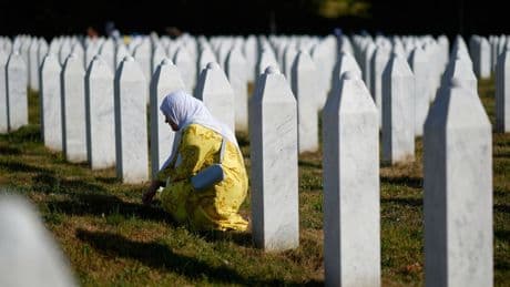 Bosnien-Krieg: Gedenktag für Opfer von Srebrenica – AfD-Eklat im Bundestag