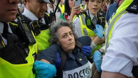 Londra’da ‘Palestine Action’ protestosunda 890 kişi gözaltına alındı