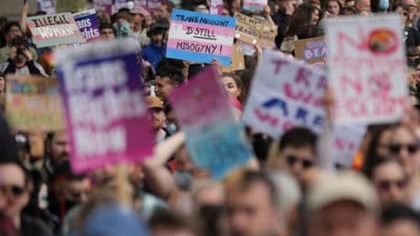 A Londres, des milliers de manifestants pour les droits des personnes transgenres