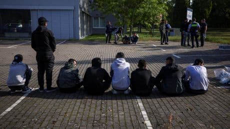 La justicia alemana pone trabas a la dura política migratoria de Merz: un tribunal declara ilegal las devoluciones en caliente