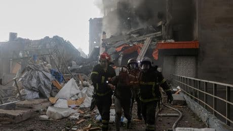 Al menos tres muertos en el mayor ataque ruso contra la ciudad ucraniana de Járkov desde que comenzó la guerra