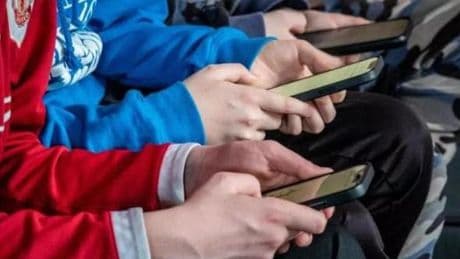 Odio social, la vita bugiarda (e rancorosa) degli adulti