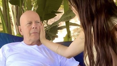 Il triste spettacolo di Bruce Willis: dal cinema d’azione alla malattia esibita