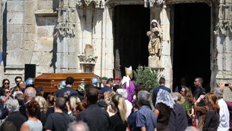 Près d’un millier de personnes rendent un dernier hommage au député Olivier Marleix