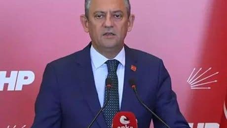 CHP Lideri Özel, İstanbul İl Başkanlığı önünde konuştu! 'Gün sindirme günü değildir'