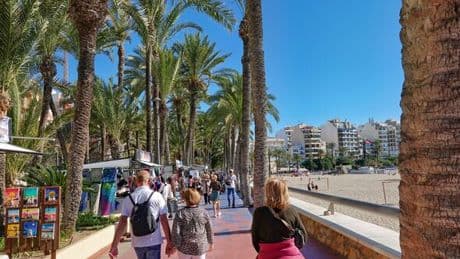 Brits travelling to Benidorm issued crucial advice as hotspot is 'busier than ever'