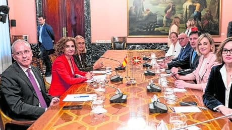 Euskadi suaviza el impuesto a la banca con medidas para Kutxabank y Laboral Kutxa