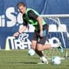Het echte werk kan beginnen: Kevin De Bruyne op eerste training bij Napoli meteen goed bij schot