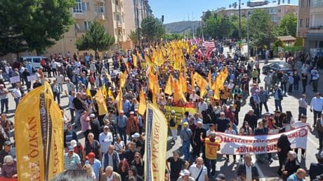 32 yıl önce Madımak Katliamı'nda katledilenler Sivas'ta anıldı
