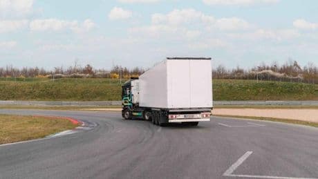 L'eActros verso il Guinness, un ufficiale guiderà 100 km in retromarcia