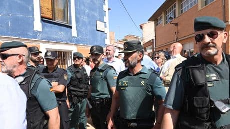 Azcón justifica su tardanza en visitar los pueblos inundados: “Estaba a 1.000 km y no tengo Falcon”