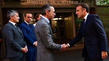 Avant leur tête-à-tête, la tension monte entre Emmanuel Macron et Bruno Retailleau