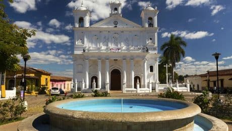 El pueblo lleno de encanto y color que es la joya colonial de El Salvador