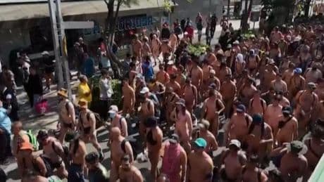 Nackt-Parade in Mexiko-Stadt – Hunderte Nudisten ziehen blank