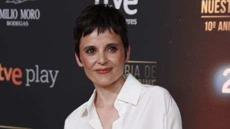 Los espléndidos 50 de Elena Anaya, que comparte su vida con la figurinista Tina Afugu