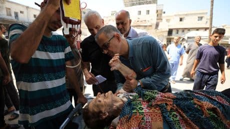 A Gaza colpita chiesa cattolica, ferito padre Romanelli. Meloni: inaccettabili attacchi Israele ai civili