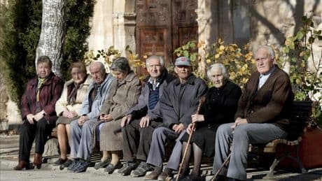 En España ya hay tres millones de octogenarios, diez veces más que cuando murió Franco: riesgo de colapso sanitario
