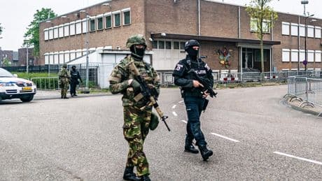 Computer, iPad en gameconsole: hoe kon kroongetuige Nabil B. ongemoeid internet in zijn cel hebben?