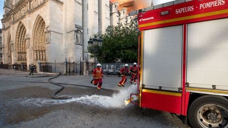 Cuatro muertos, 14 heridos y un niño desaparecido en un incendio en un edificio de Reims (Francia)
