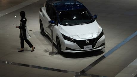 El coche eléctrico, la caída de ventas y la competencia con China generan una ola de recortes de empleo en el automóvil