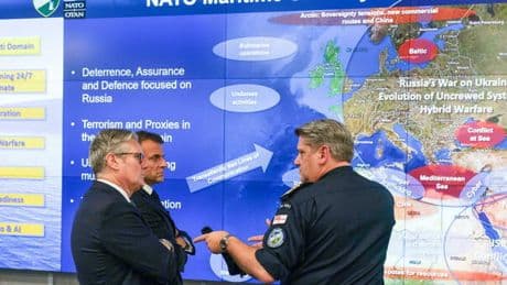 Guerra, patto Francia-Gran Bretagna sulla deterrenza nucleare: reazione congiunta se minacciate con armi non convenzionali
