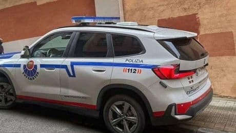 Se pelea con un conocido y le agrede con un cuchillo en brazos, costillas y cuello