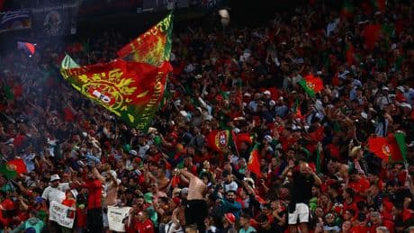 Tragedia en la final de la Liga de Naciones: un aficionado muere al caer de una tribuna