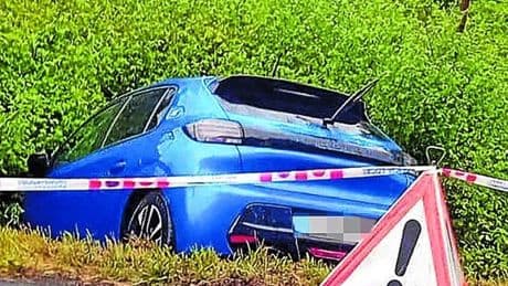 La Policía de Sopela multa a un gruista que se negó a auxiliar a un coche eléctrico