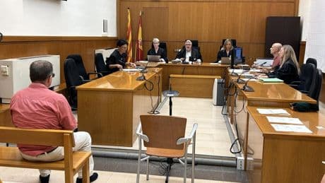El plan de un mosso d'esquadra para endosar a turistas las multas de tráfico de su madre