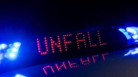 Unfall: 83-Jährige bei Unfall von brennendem Motorrad verletzt