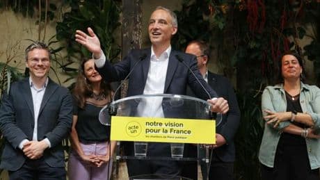 Raphaël Glucksmann pose ses jalons, et son programme, pour l’élection présidentielle 2027