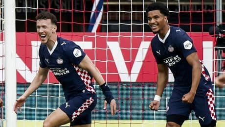 PSV bij rust op titelkoers, Ajax leidt ook tegen Twente