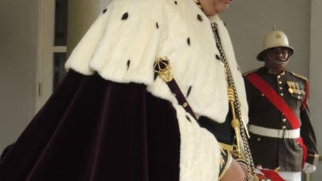 El rey de Tonga asesta un duro golpe a la frágil democracia del 'paraíso' del Pacífico