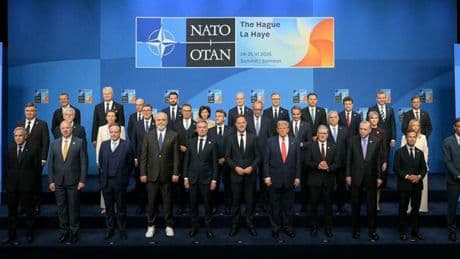 Nato, accordo sulle armi: fissato l?obiettivo del 5%. Il sì da 32 Paesi, la Spagna si sfila: ira Trump