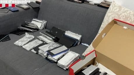 Los Mossos habilitan un apartado en su web para devolver más 1.000 móviles recuperados este julio