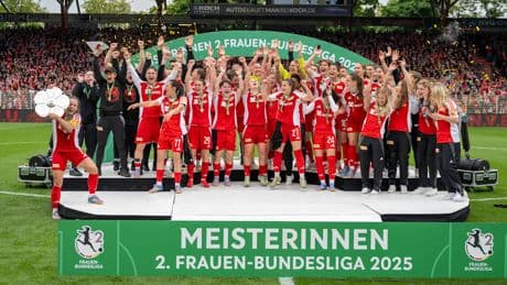 Schale und Zuschauerrekord - Union feiert die Meister-Ladies