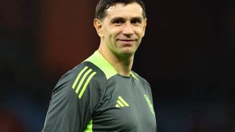 Arsenal lining up shock transfer return for Emi Martinez with fears David Raya could quit for Spain