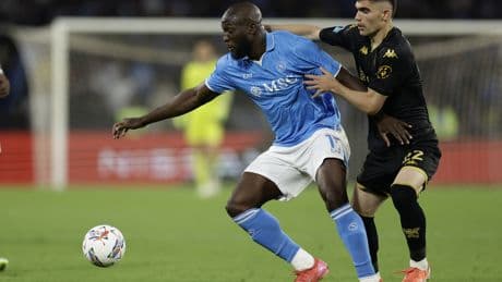 Napoli evinde 2 puan bıraktı
