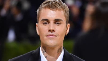 "Swag": la star Justin Bieber sort un nouvel album surprise