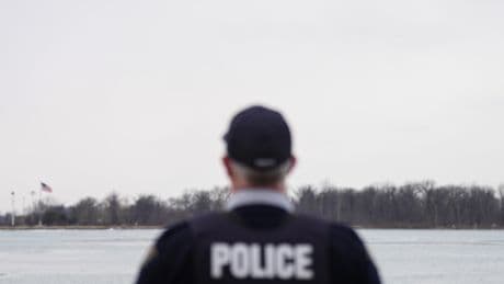 U.S. man arrested trying to illegally enter Canada by kayak: police