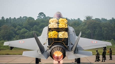 El F-35 varado en India convertido en un meme por fin despega tras más de un mes en Kerala